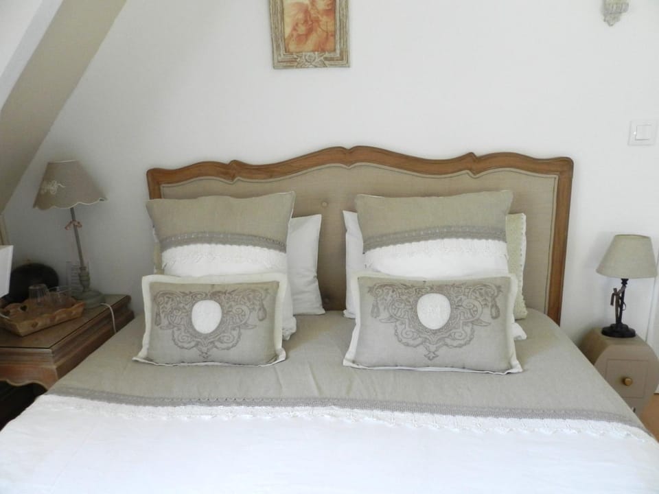 Bed, Photo of the whole room