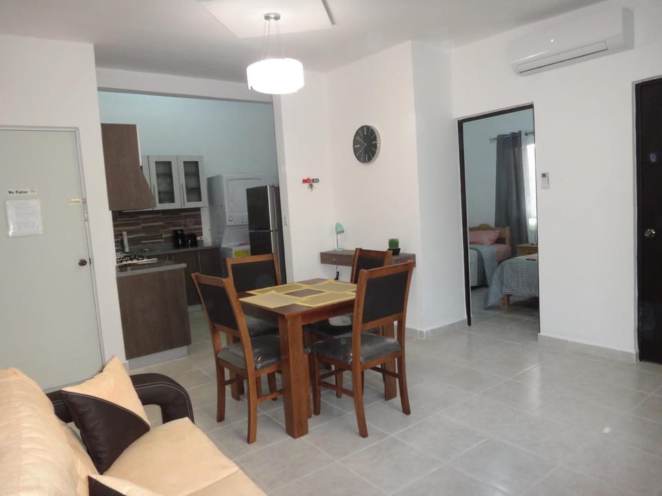 Kitchen or kitchenette, Dining area, Bedroom