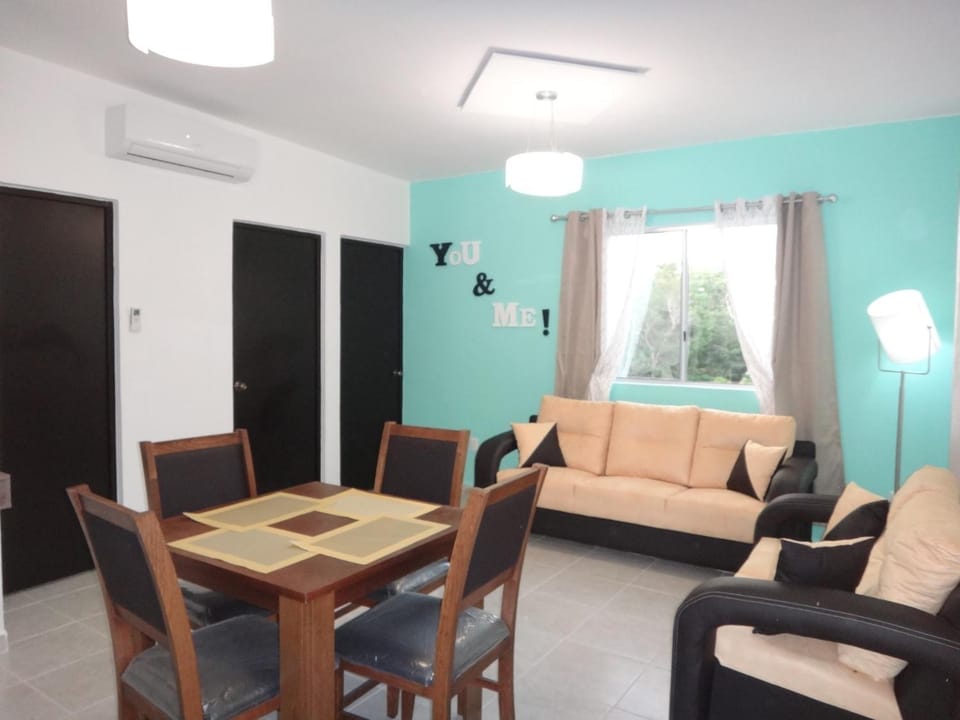Day, Kitchen or kitchenette, Living room, Dining area, On site, Garden view, Family