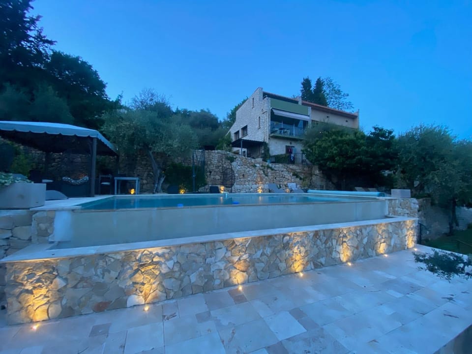 Property building, Swimming pool