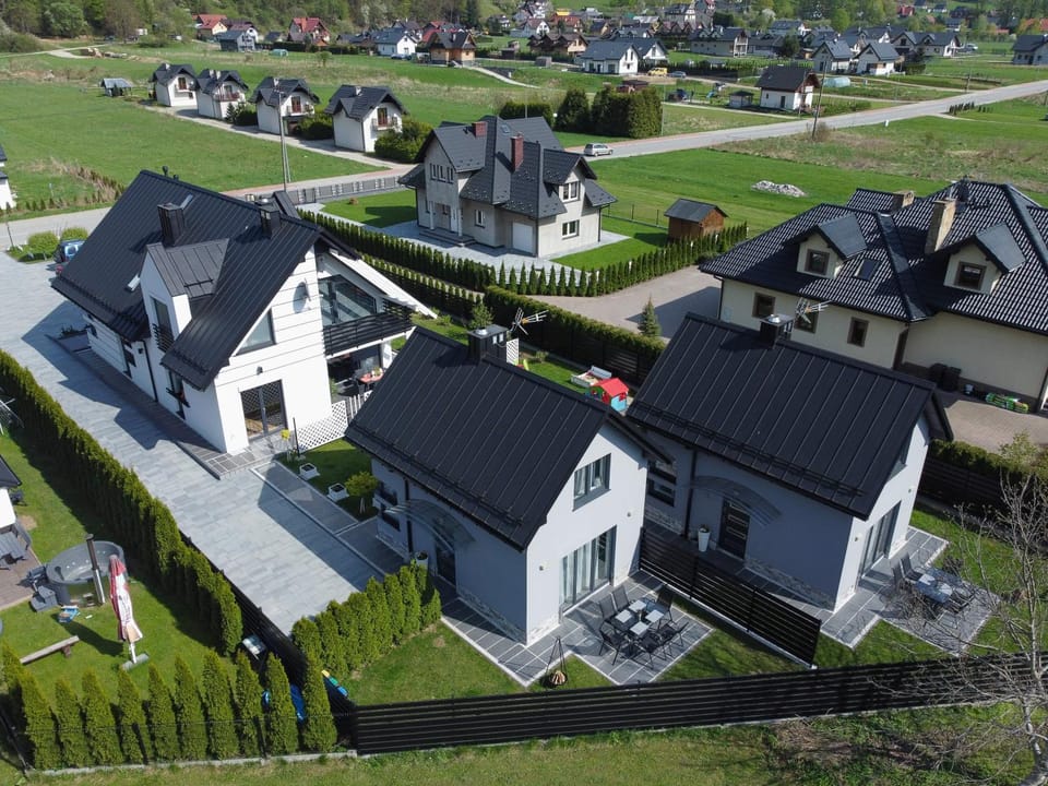 Property building, Day, Neighbourhood, Bird's eye view, Street view, Location, Parking