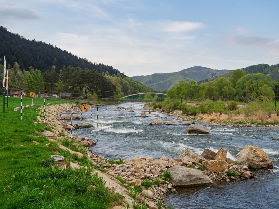 Nearby landmark, Spring, Day, Natural landscape, River view