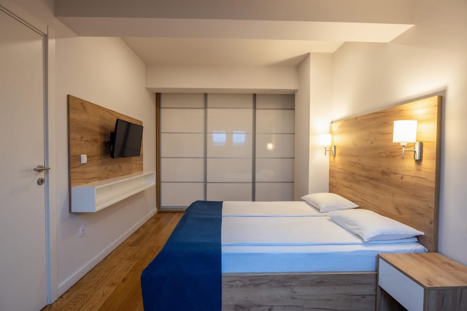Bedroom, wardrobe