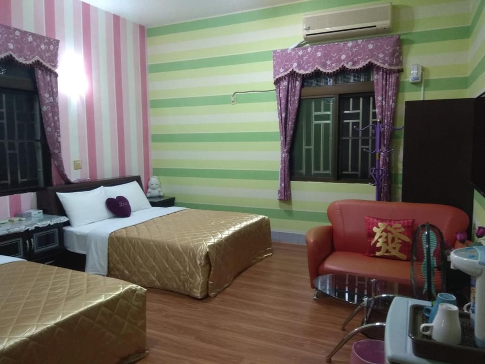 Reny Lake Warm Hostel Vacation rental in Kaohsiung