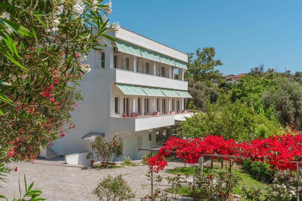 Property building, Day, Garden, Garden view