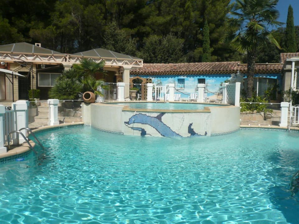 Swimming pool, Swimming pool