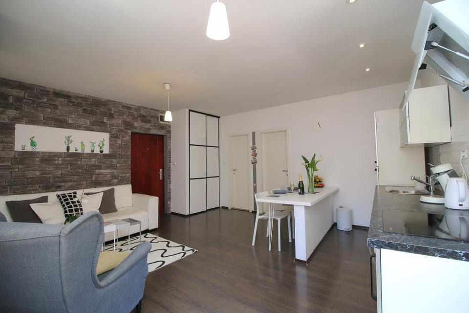 Kitchen or kitchenette, Living room