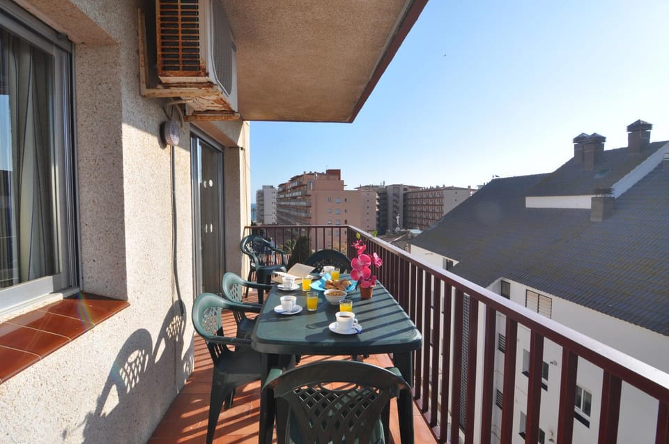 View (from property/room), Balcony/Terrace, Food and drinks, Dining area