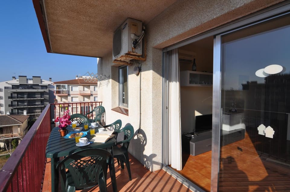 View (from property/room), Balcony/Terrace, Dining area