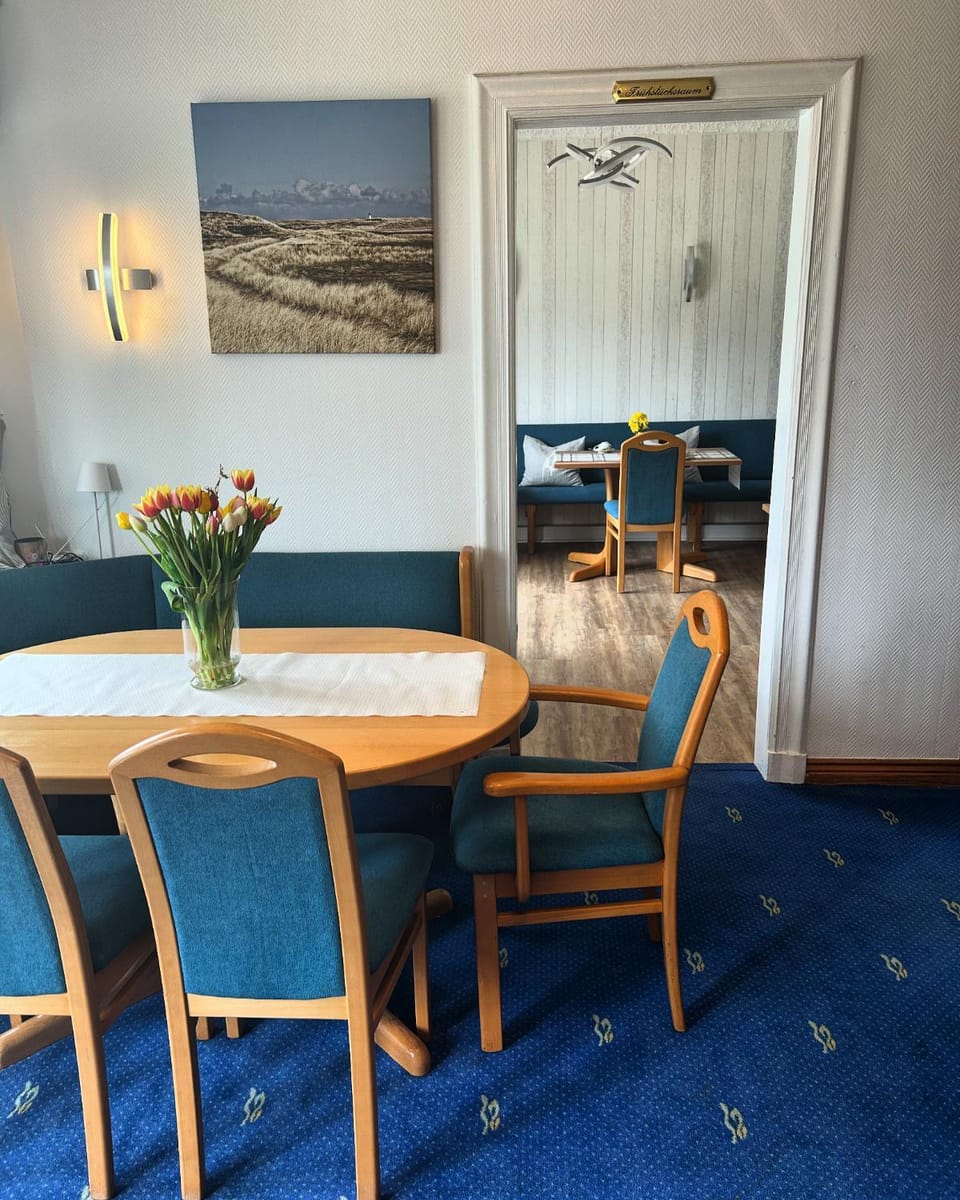 Seating area, Dining area