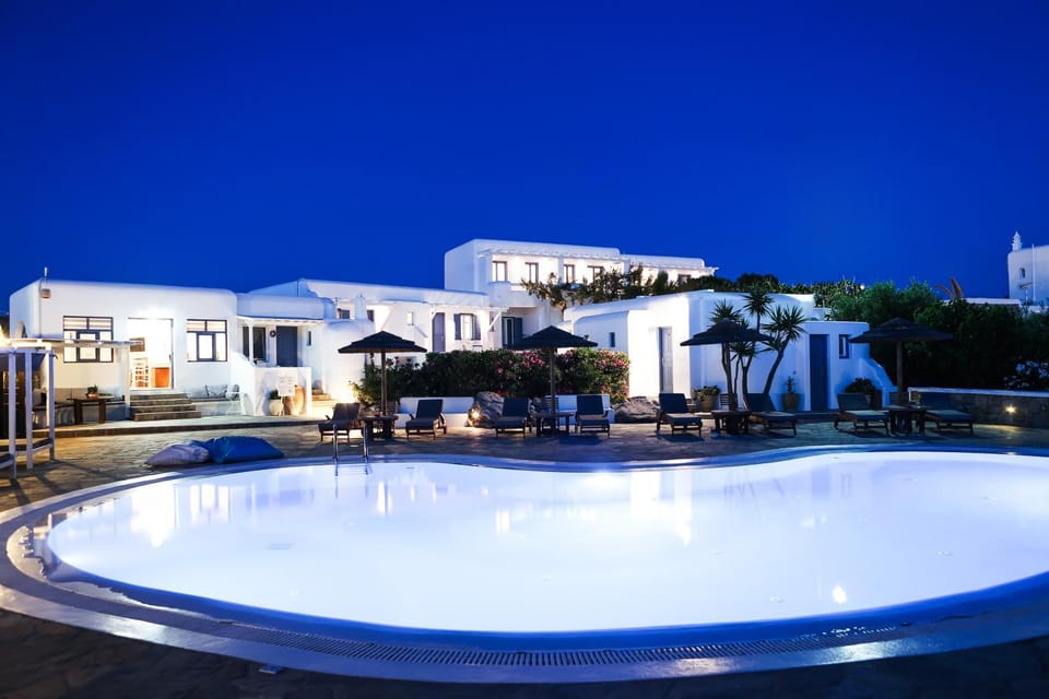 Property building, Swimming pool, Swimming pool