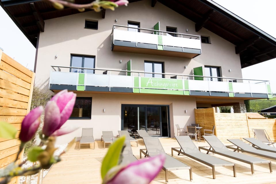 Facade/entrance, Garden, Balcony/Terrace