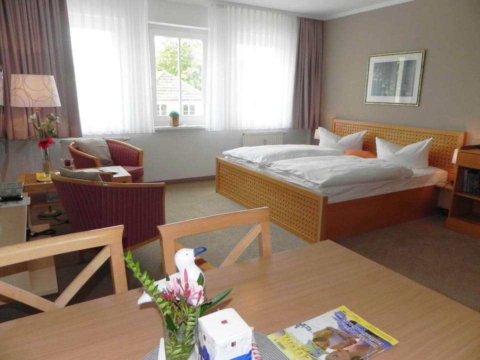 Living room, Photo of the whole room, Dining area, Bedroom