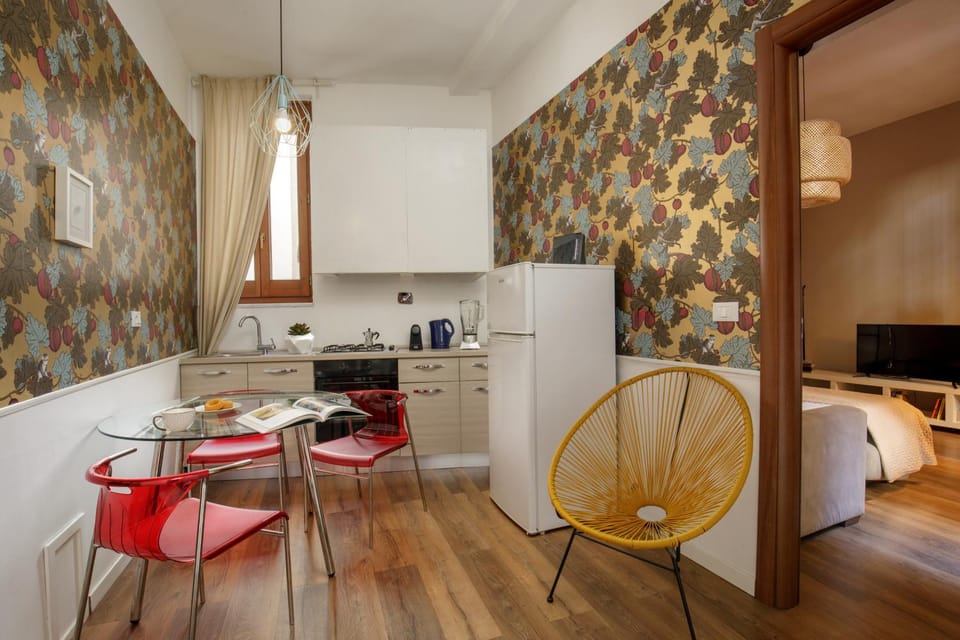 Coffee/tea facilities, Decorative detail, Bedroom, Breakfast, internet, kitchen