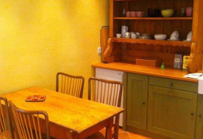 Kitchen or kitchenette, Dining area