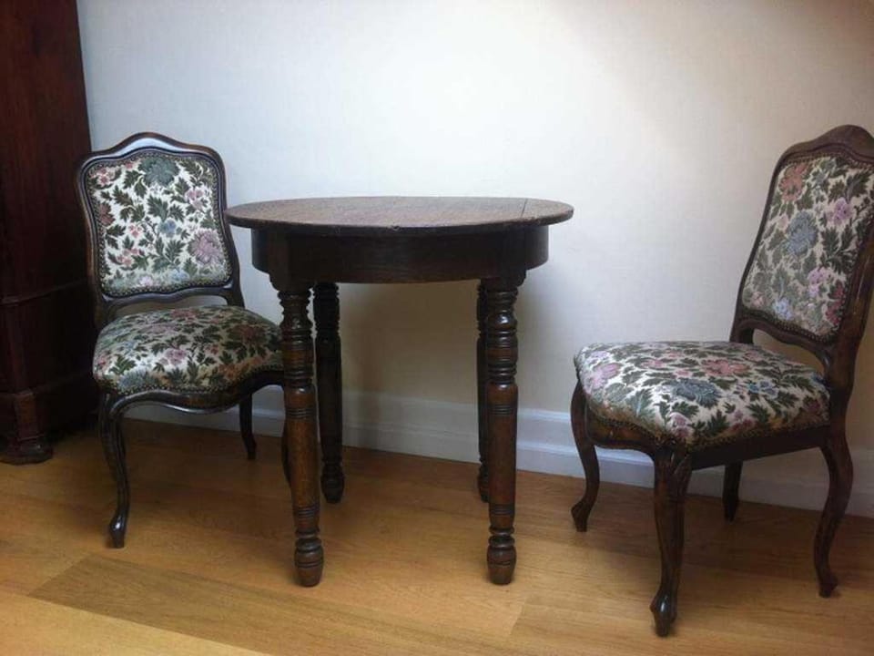 Decorative detail, Seating area