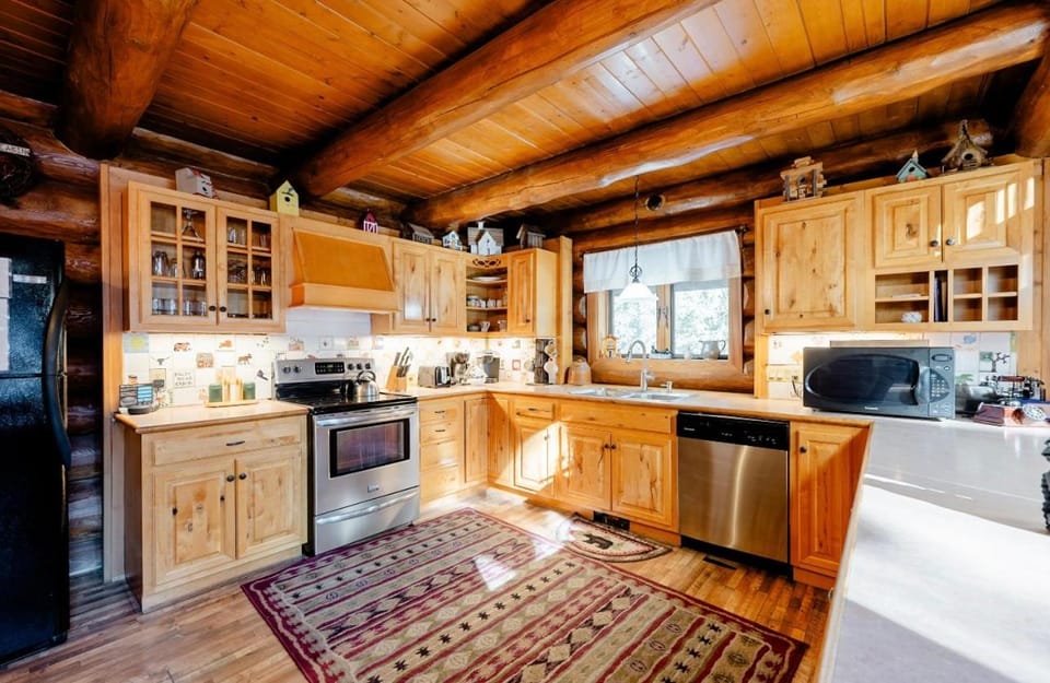 Kitchen or kitchenette, kitchen
