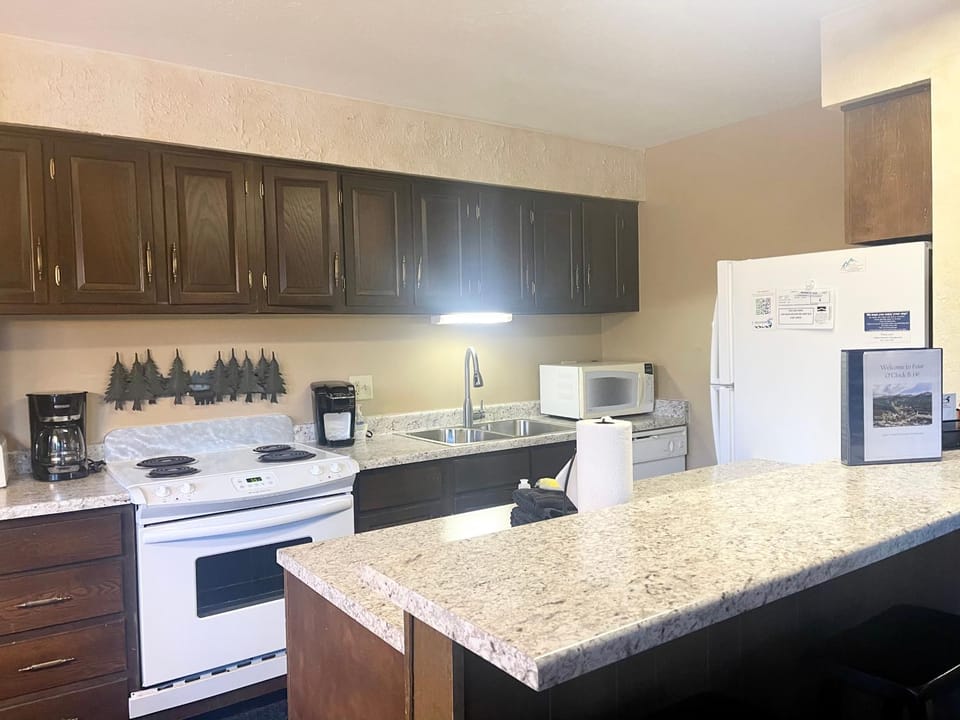 Kitchen or kitchenette, kitchen