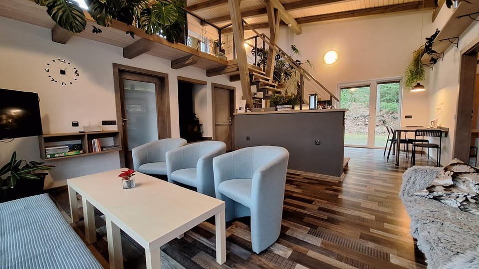 Living room, Seating area
