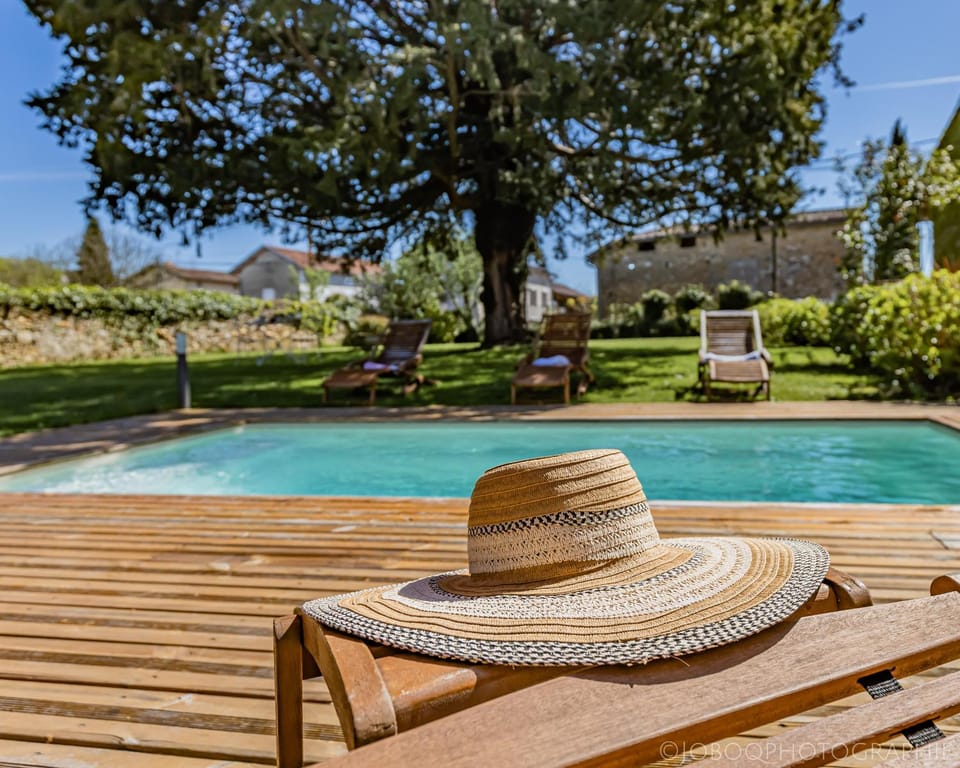 Patio, Communal lounge/ TV room, Spring, Natural landscape, Garden, Evening entertainment, Garden view, Pool view, Swimming pool, Swimming pool, sunbed