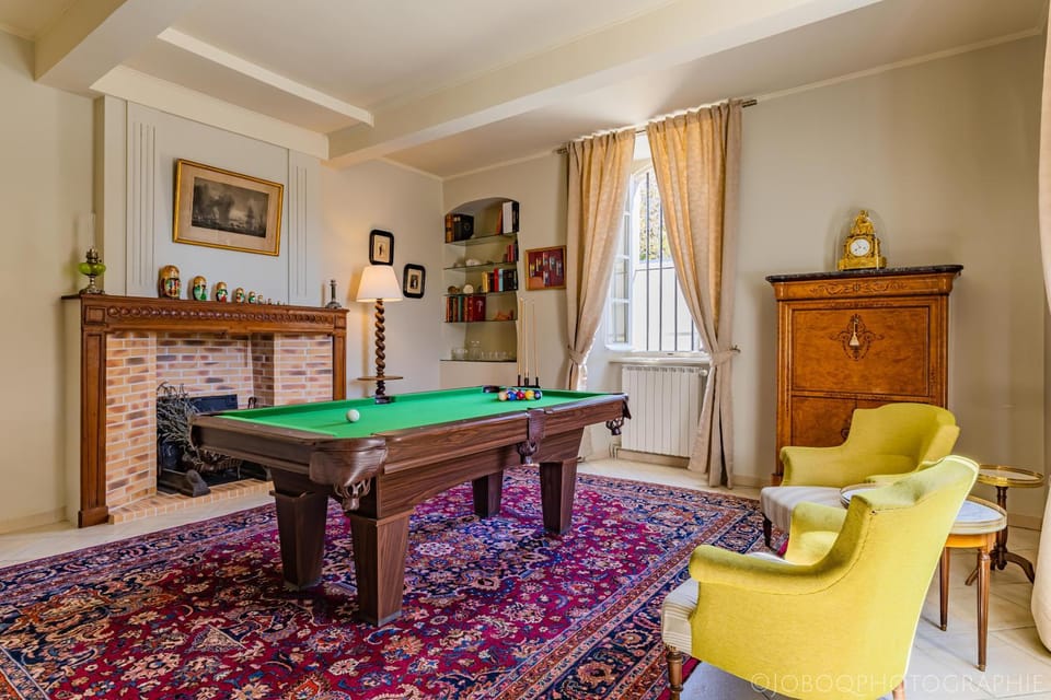 Communal lounge/ TV room, Billiard, Game Room, Game Room, Living room, Seating area