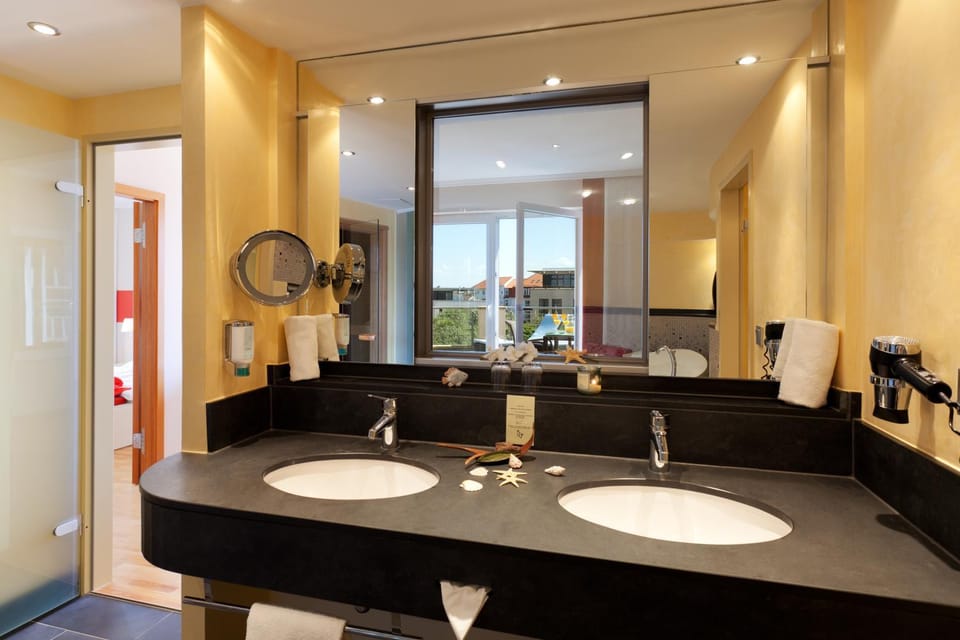Bathroom, Pool view