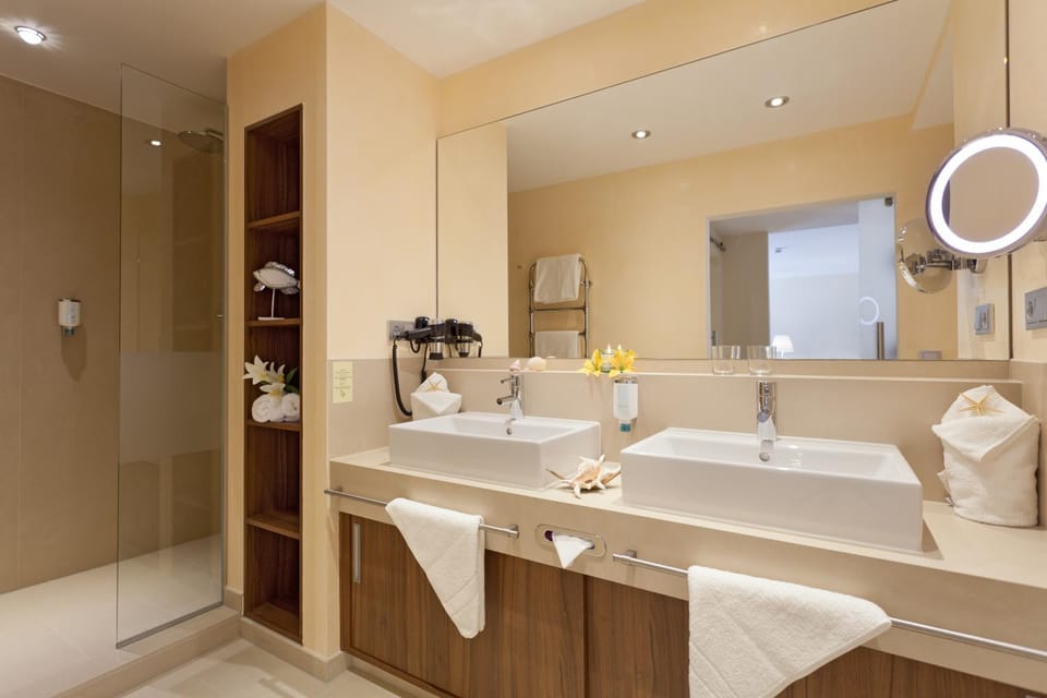 Shower, Day, Bathroom, On site
