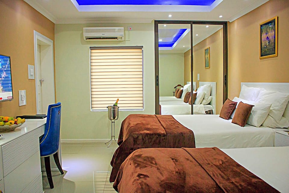 Bedroom, Garden view, Family