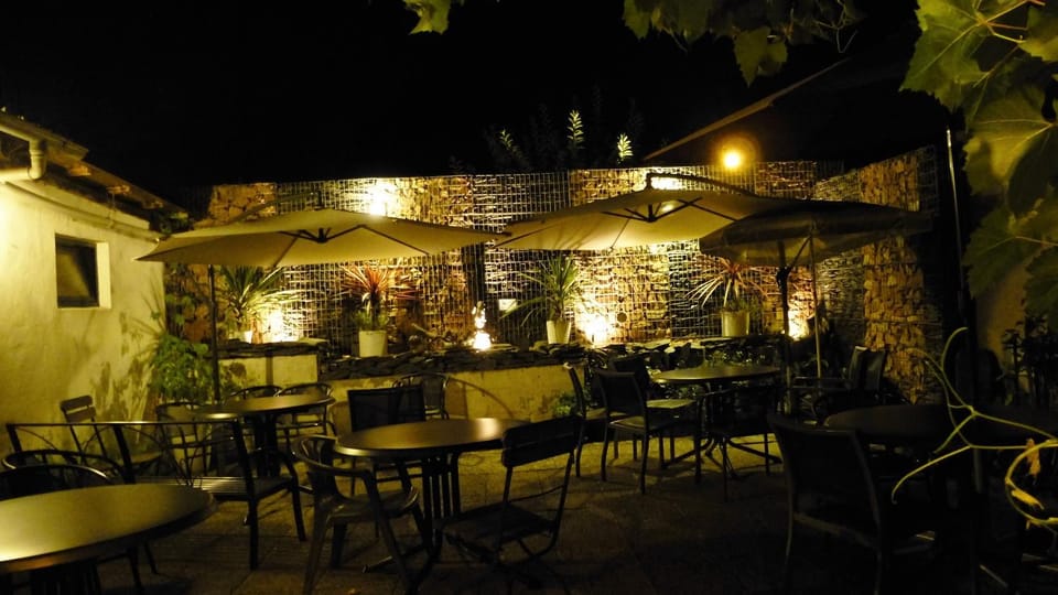 Patio, Lounge or bar