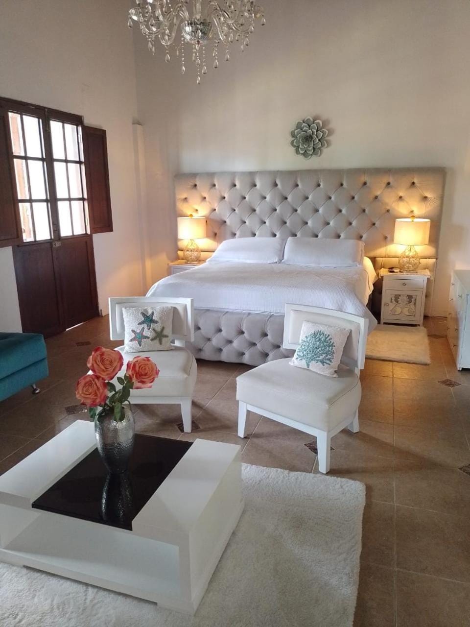 Bed, Living room, Photo of the whole room