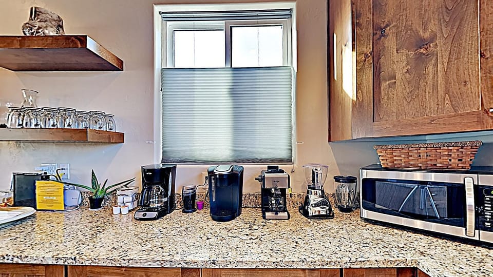 Coffee/tea facilities, Kitchen or kitchenette