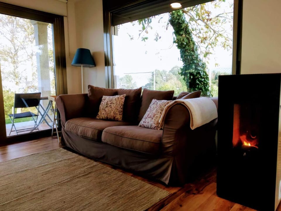 Living room, Decorative detail, Dining area, Area and facilities