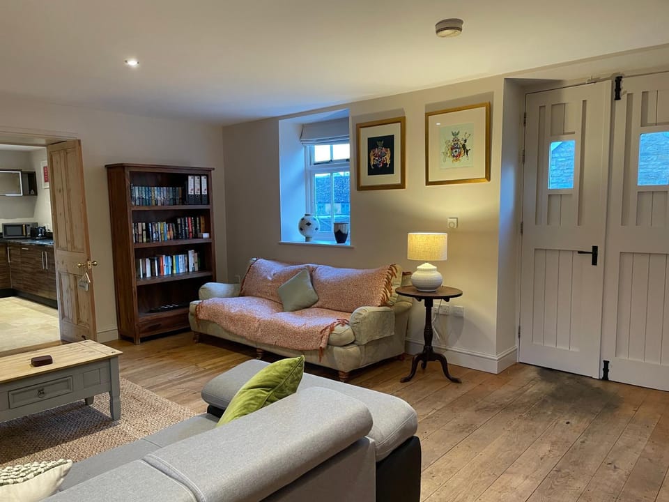 The Kings Arms Hotel in North Dorset District