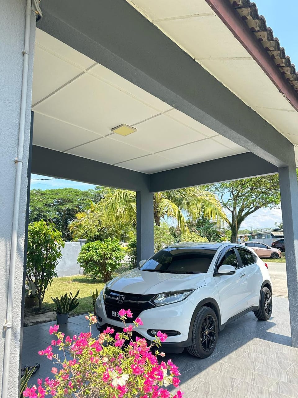 Property building, Garden view, Parking