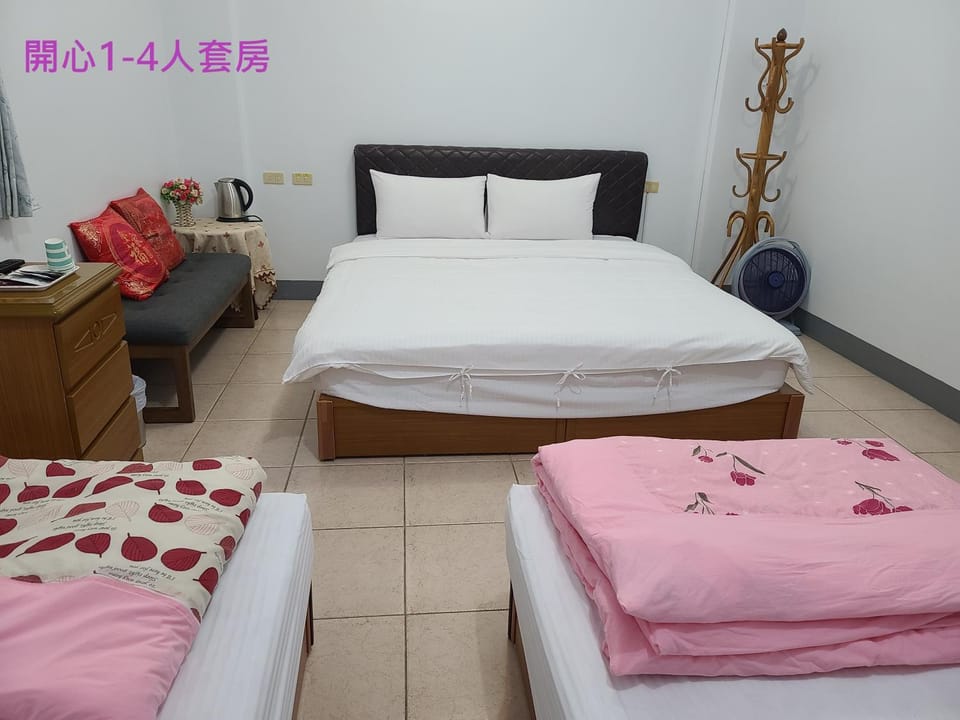 Bed, Photo of the whole room