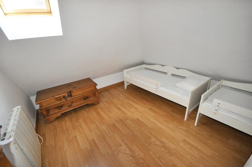 Bed, Bedroom, young children