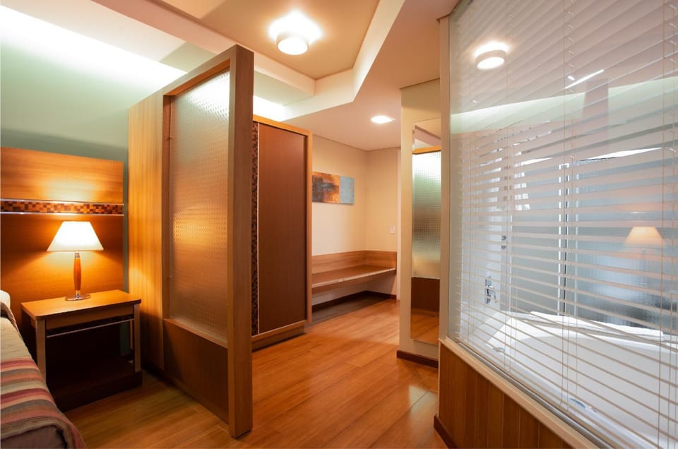 Hot Tub, Photo of the whole room, Bedroom, Bath, wardrobe