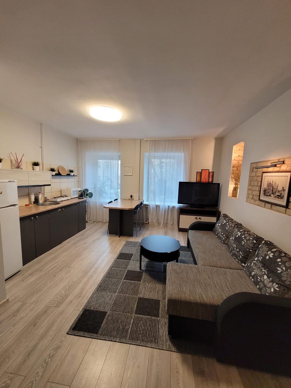 Living room, group of guests