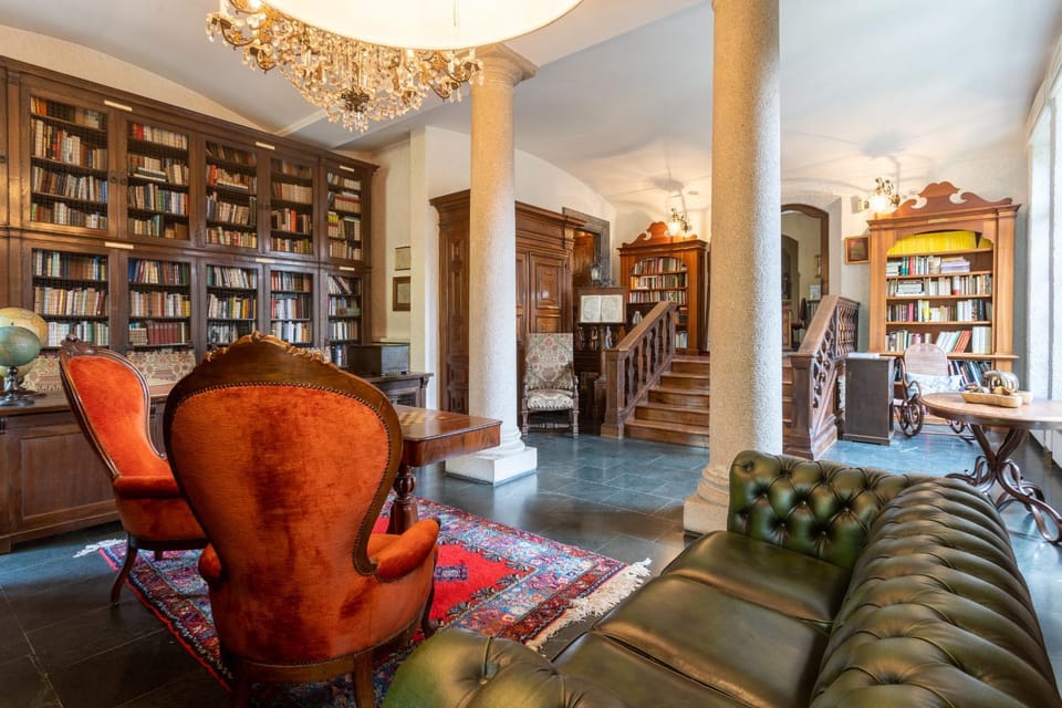 Library, Business facilities