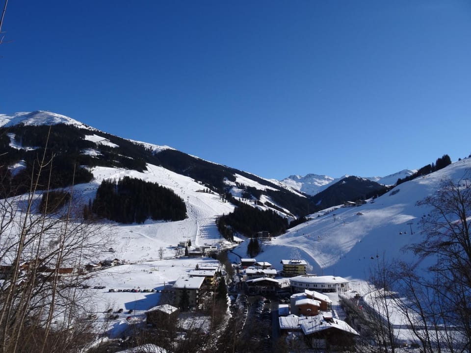 Winter, Skiing