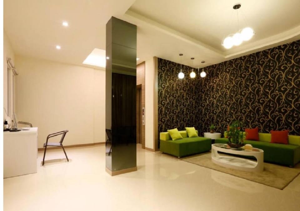 Communal lounge/ TV room, elevator