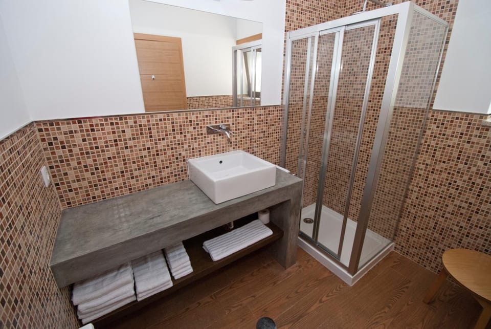 Shower, Bathroom, Decorative detail