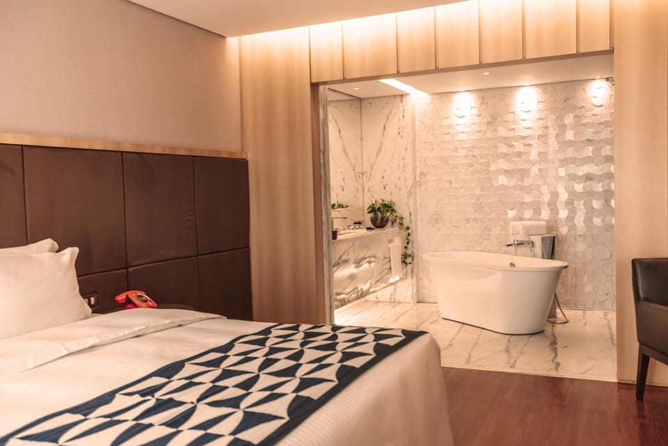 Bed, Photo of the whole room, Bedroom, Bath