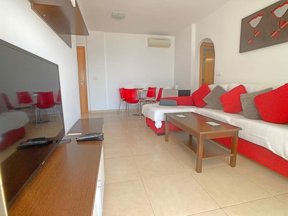 Communal lounge/ TV room, Living room, Seating area, Dining area, air conditioner