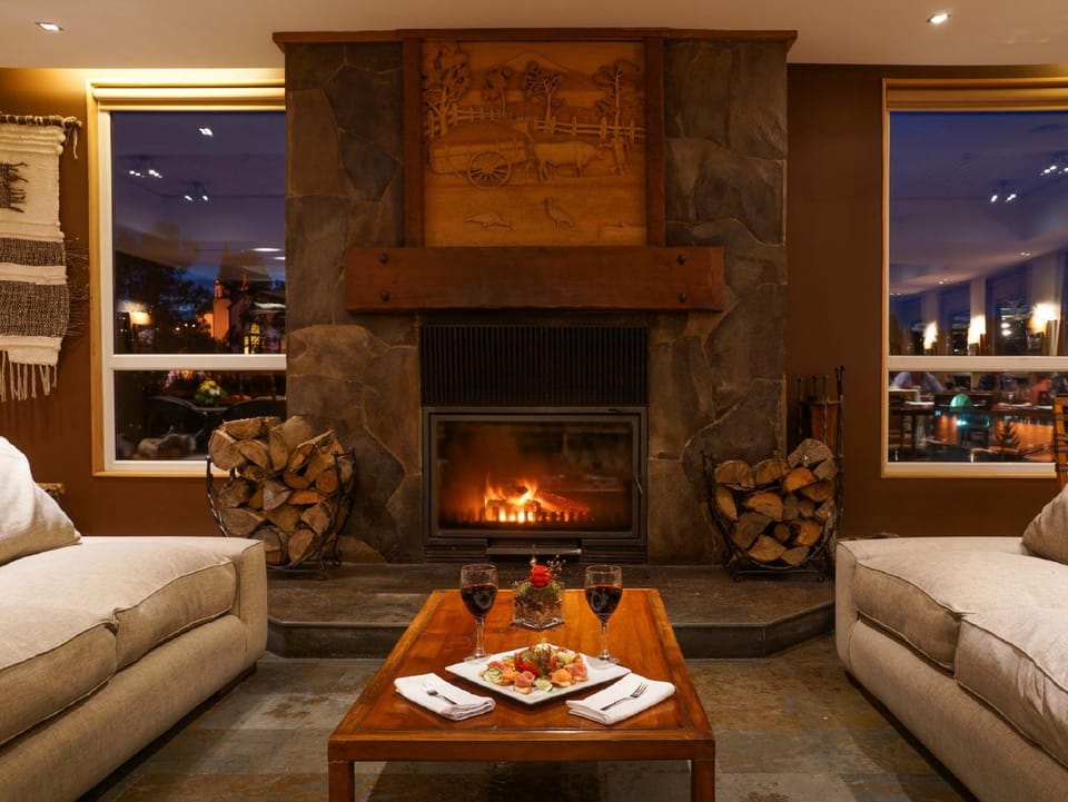 Restaurant/places to eat, Communal lounge/ TV room, Food and drinks
