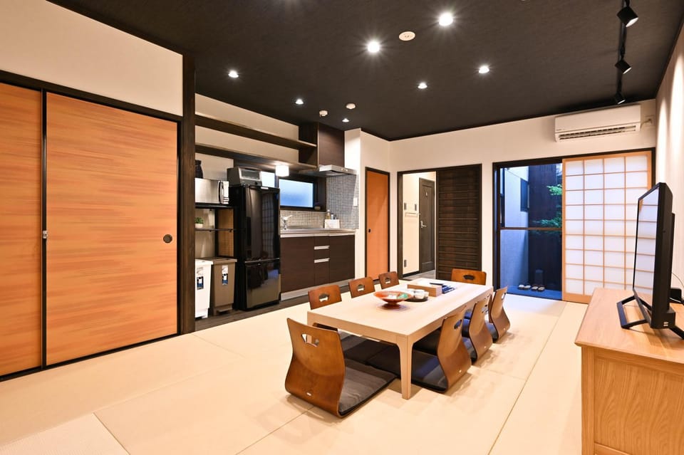 Coffee/tea facilities, Kitchen or kitchenette, Living room, Photo of the whole room, Dining area