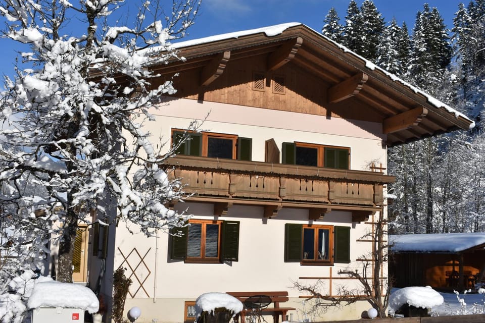 Facade/entrance, Winter