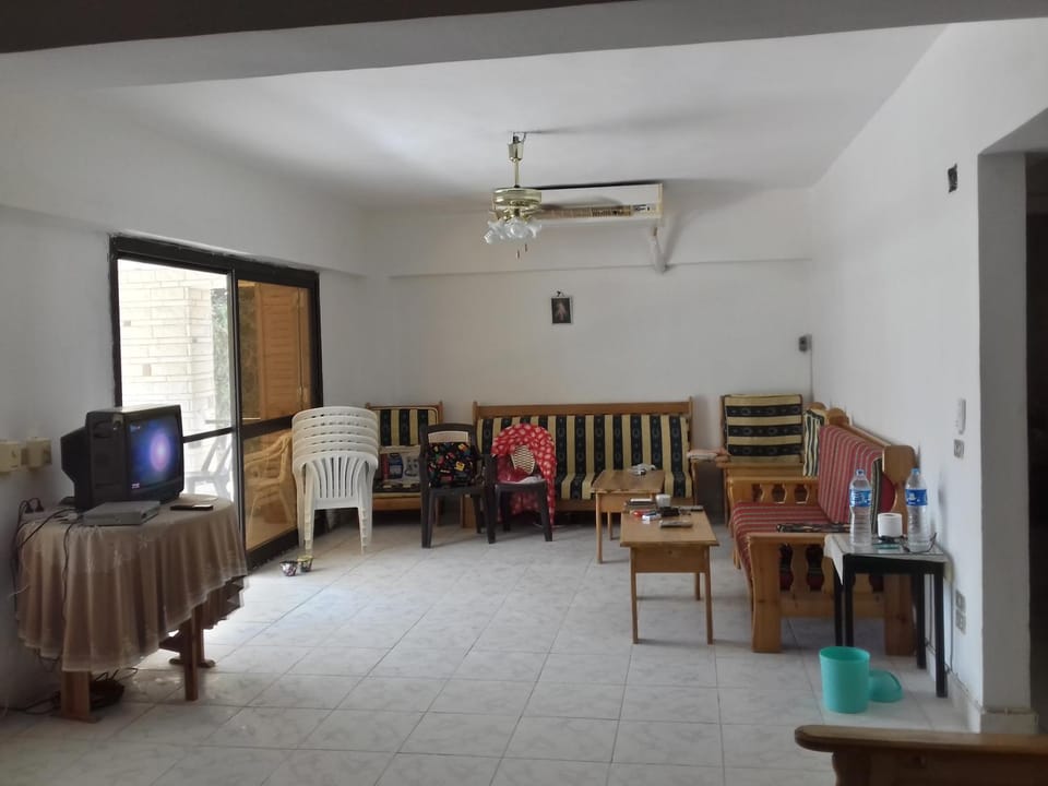 Communal lounge/ TV room, TV and multimedia, Coffee/tea facilities, Balcony/Terrace, Living room, Seating area, Dining area, Garden view, Sea view, Street view