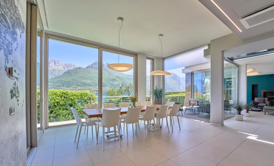 Dining area, kitchen
