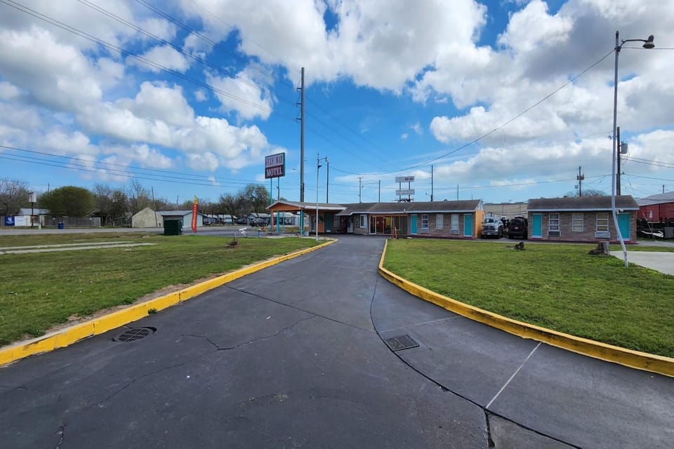 Property building, Neighbourhood